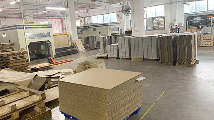 采用多層環(huán)保面板